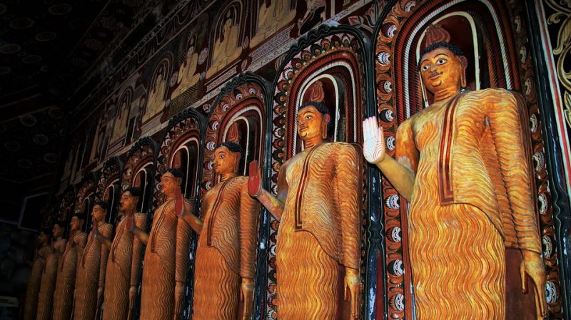 Mulgirigala Buddha statue, 5 great destinations for Sri Lanka solo travel