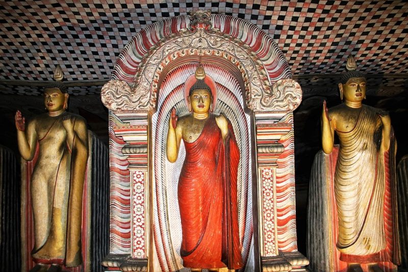 statues of dambulla cave temple