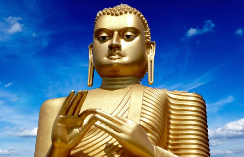 Золотая статуя Будды Дамбулла